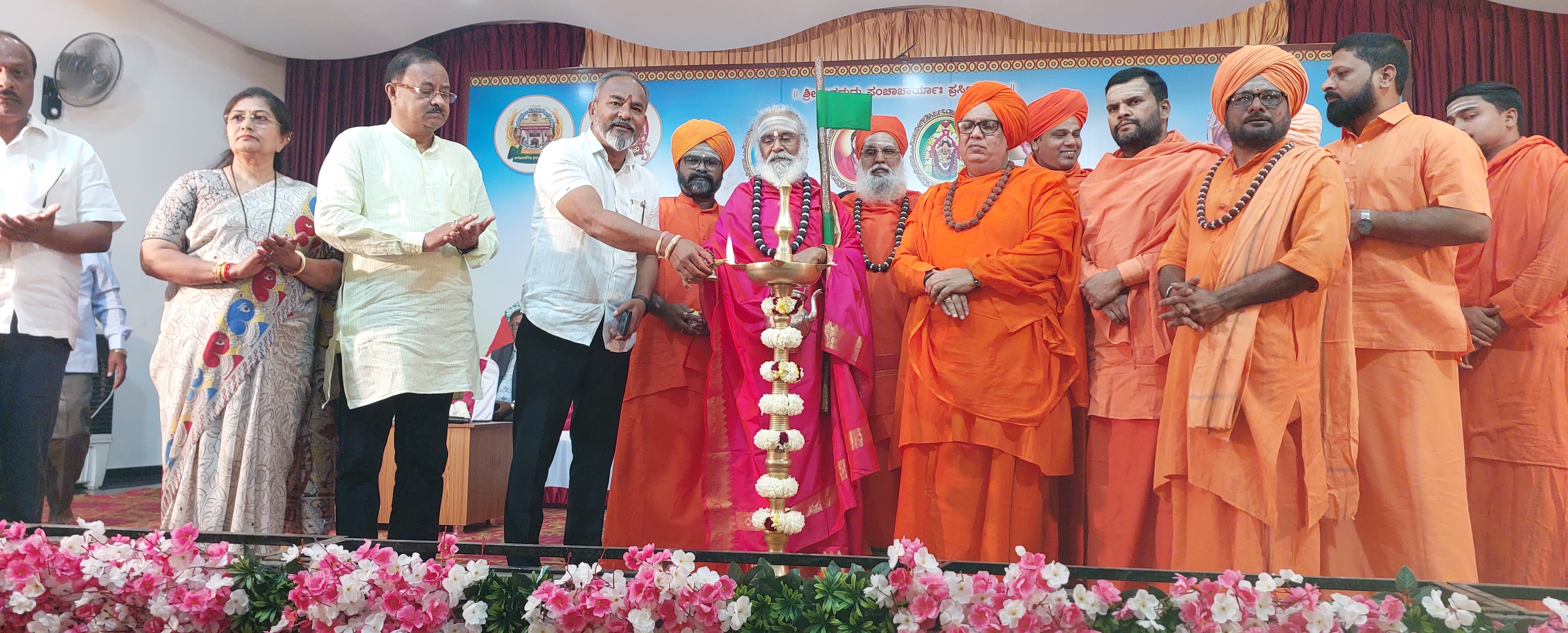 ಗುರು ವಿರಕ್ತರು ಒಂದಾದರೆ ವೀರಶೈವ ಲಿಂಗಾಯತ ಧರ್ಮ ಉಳಿಯುತ್ತದೆ.: ರಮೇಶ ಕತ್ತಿ